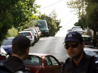 Τρεις μηχανές, εκρηκτική ύλη και φυάλες ...