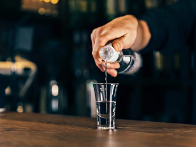 Τέλος στην πώληση καπνού και αλκοόλ σε α...