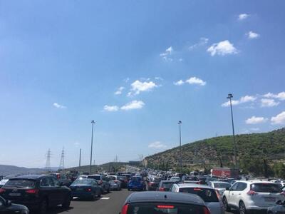 Εγκαταλείπουν τις πόλεις - 26.000 οχήμα...