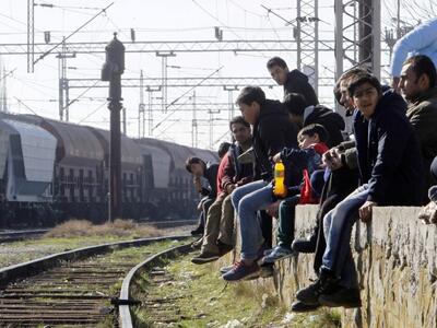Αφγανοί μετανάστες κατέλαβαν τη σιδηροδρ...