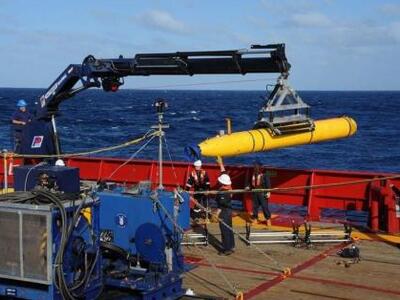 Και υποθαλάσσιες οι έρευνες για το χαμένο Boeing