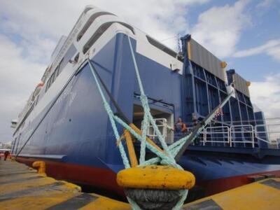 Δεμένα τα πλοία στα λιμάνια- Έως την Παρ...