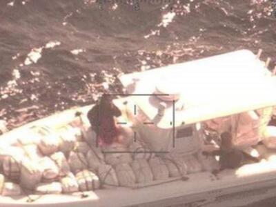 H στιγμή του εντοπισμού σκάφους με 2 τόν...