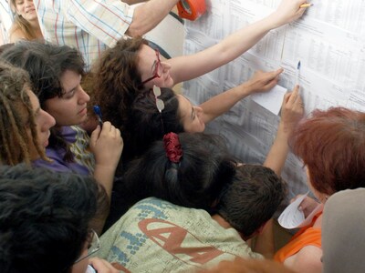 Πρωτοφανή αποκλεισμό παιδιών μεταναστών ...