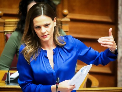 Αχτσιόγλου: Σταδιακές αυξήσεις σε 620.00...