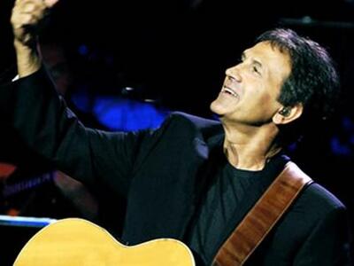 Στο χειρουργείο ο Γιώργος Νταλάρας 