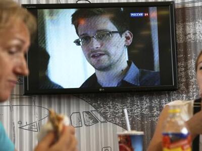 WikiLeaks: Ο Σνόουντεν ζήτησε άσυλο σε ά...