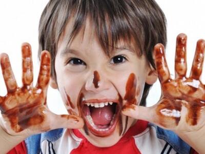 Πώς να μάθεις το παιδί να μην τρώει πολλά γλυκά