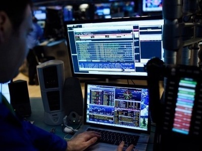 Με αρνητικό επιτόκιο δανείστηκε για πρώτ...