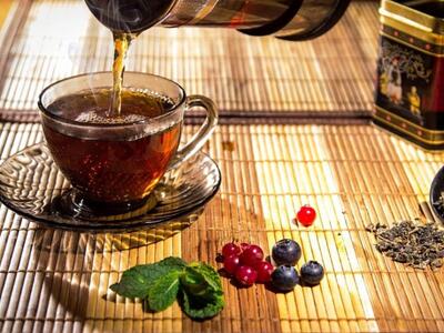 Βρετανία: Tea time με τη συνοδεία... κάν...