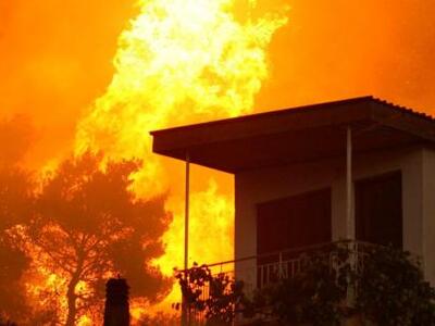 Στις φλόγες δύο σπίτια στην Κερατέα - Δρ...