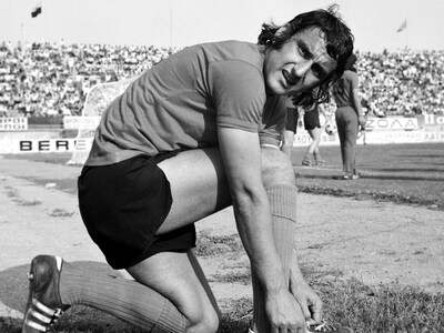 ΚΩΣΤΑΣ ΔΑΒΟΥΡΛΗΣ : Μια αξεπέραστη ποδοσφ...