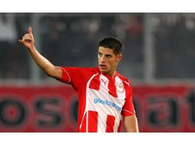 Αποχαιρετά το λιμάνι για την Έβερτον ο Μιραλάς 