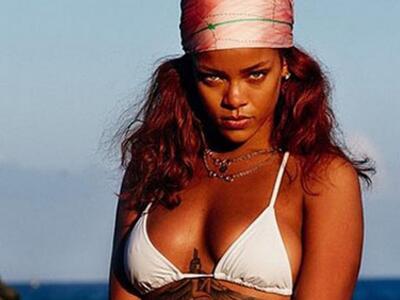 H Rihanna με σέξι μπικίνι στα νησιά Barb...