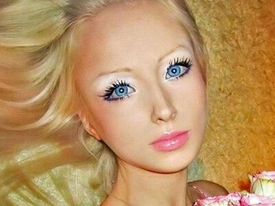Aπίστευτο: Δείτε τη σωσία της Barbie που...