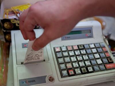 Πάτρα: Mπήκε σε βιβλιοπωλείο να κλέψει α...