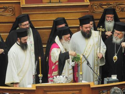 Ιερώνυμος στον Βούτση: Το καράβι βουλιάζει 