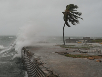 Τουλάχιστον 30 νεκροί από τον τυφώνα Mel...