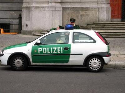 Αυτοπυρπολήθηκε άνδρας έξω από την πρεσβ...