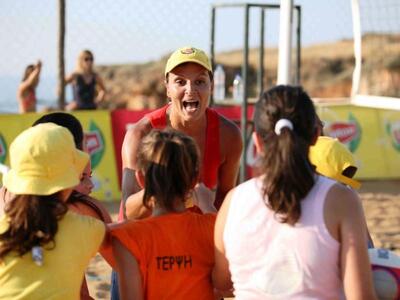 Μάθε beach volley με την Βάσω Καραντάσιου