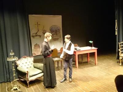 Aθρόα προσέλευση  και ζεστό χειροκρότημα...