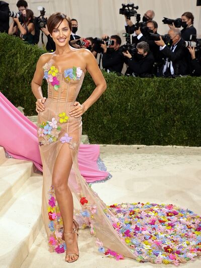 Iρίνα Σάικ με Moschino