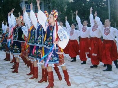 Έκθεση παραδοσιακών ουκρανικών στολών κα...