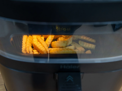 Μήπως σας κατασκοπεύει το air fryer; - Τ...