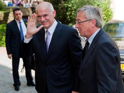 Ζουν στον κόσμο τους! Η κυβέρνηση πανηγυ...