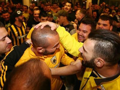 Υποδοχή της αποστολής της ΑΕΚ στο ξενοδο...