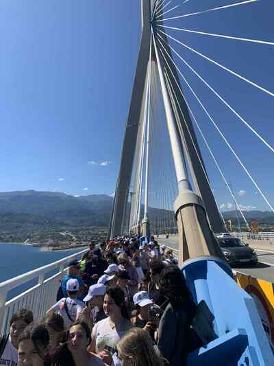Mαθητές του 45ου Δημοτικού Σχολείου Πατρών περπάτησαν στη Γέφυρα - ΦΩΤΟ Mαθητές του 45ου Δημοτικού Σχολείου Πατρών περπάτησαν στη Γέφυρα - ΦΩΤΟ