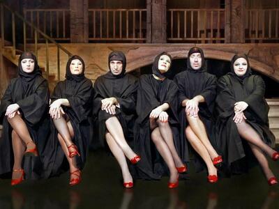 Έσβησαν με λευκή ταινία την αιγίδα του Δ...