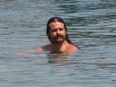 Οι βουτιές του βουλευτή της "Χρυσής...