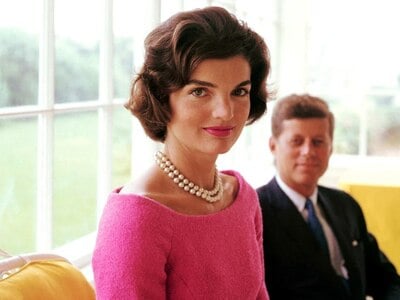 Στο «σφυρί» το παλτό που φόρεσε η Ζακλίν...