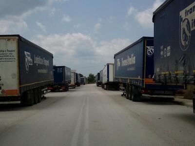 Σε ανεξέλεγκτο πάρκινγκ νταλικών έχει με...