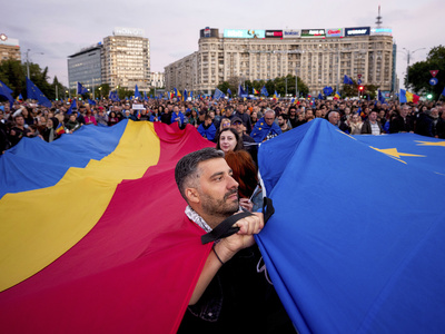 Εκλογές στη Ρουμανία: Προηγείται ο φιλελ...