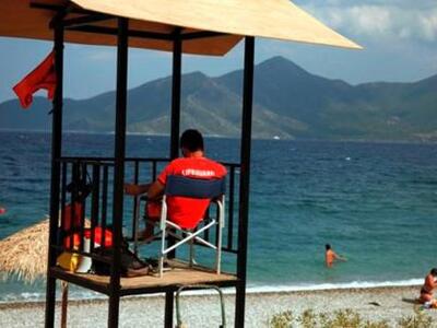 Πύργος: Ναυαγοσώστης στα... χαρτιά αλλά ...