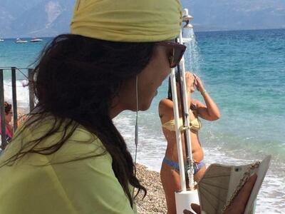 Η Άντζελα Δημητρίου κάνει βουτιές στην π...