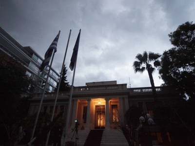 Μαξίμου: Πρωτοφανής πολιτικός εκφυλισμός...