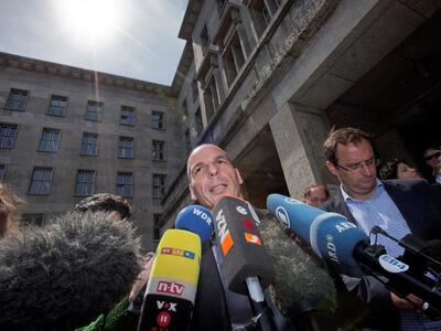 Βαρουφάκης: Καιρός να σταματήσουμε να αλ...