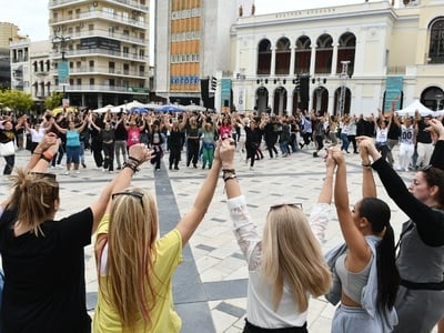 Πάτρα: Ποντιακό γλέντι στήθηκε στο κέντρ...