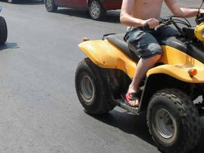 Τραυματισμένη 22χρονη σε τροχαίο με γουρ...