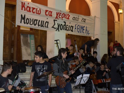 Μαζική, μαχητική & με παλμό και τραγ...