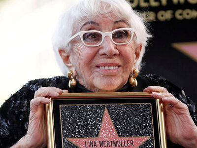 Η Σία Αναγνωστοπούλου αποχαιρετά την σπο...