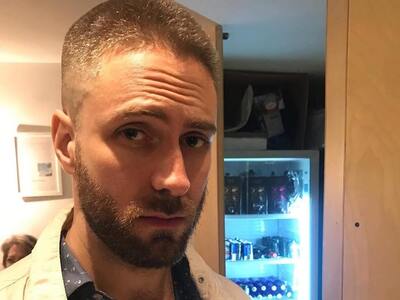 To Jason- Αντιγόνη δώρισε τα μαλλιά του ...