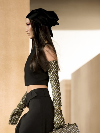 Versace show fall- winter 2021- 2022