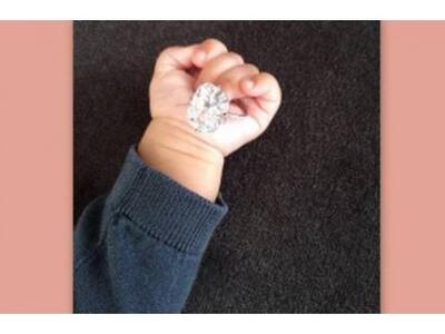 Η κόρη ανακοινώνει τον γάμο των γονιών της! 