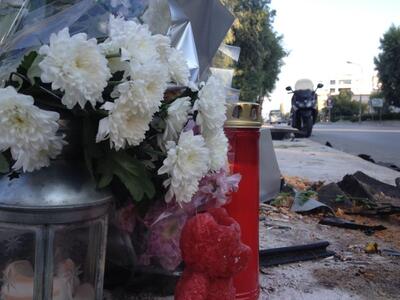 Πάτρα:Μια εικόνα, τόσος πόνος! Λουλούδια...