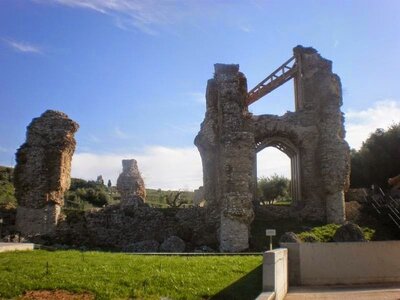 Κλειστό όλο τον Μάρτιο το Ρωμαϊκό και Με...
