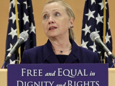 Η Χίλαρι αμείβεται 250.000 δολάρια για μ...